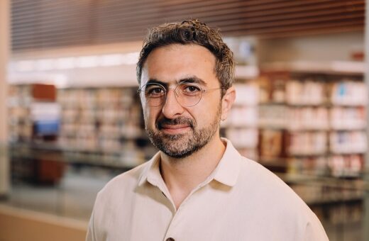 Claude-ის ცნობიერების დებატები: Mustafa Suleyman აფრთხილებს Anthropic-ს „ეპისტემური სარკეების დარბაზის“ რისკის შესახებ
