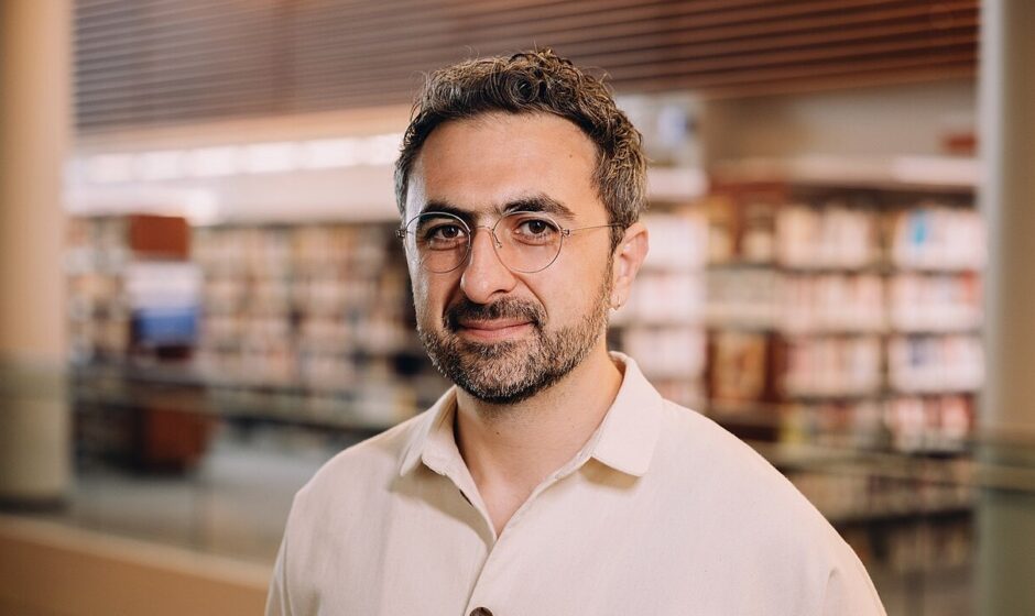 Claude-ის ცნობიერების დებატები: Mustafa Suleyman აფრთხილებს Anthropic-ს „ეპისტემური სარკეების დარბაზის“ რისკის შესახებ