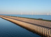 Benthem Crouwel-მა Afsluitdijk-ი განაახლა, და ჯებირი ახლა ისეთ შტორმს გაუძლებს, რომელიც 10 000 წელიწადში ერთხელ ხდება