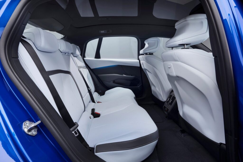 The new BMW i3 50 xDrive rear seats