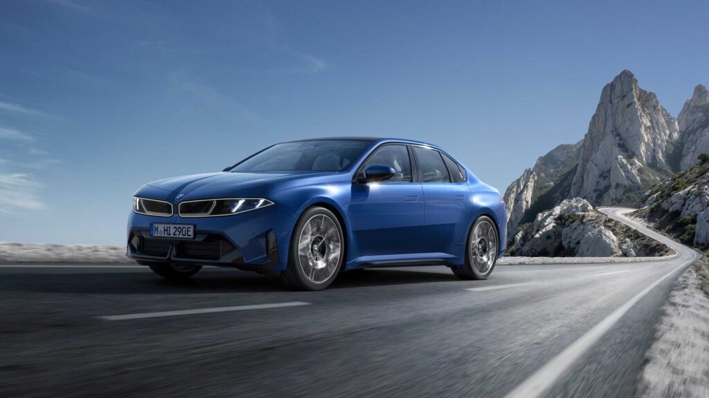 The new BMW i3 50 xDrive, front three-quarter driving