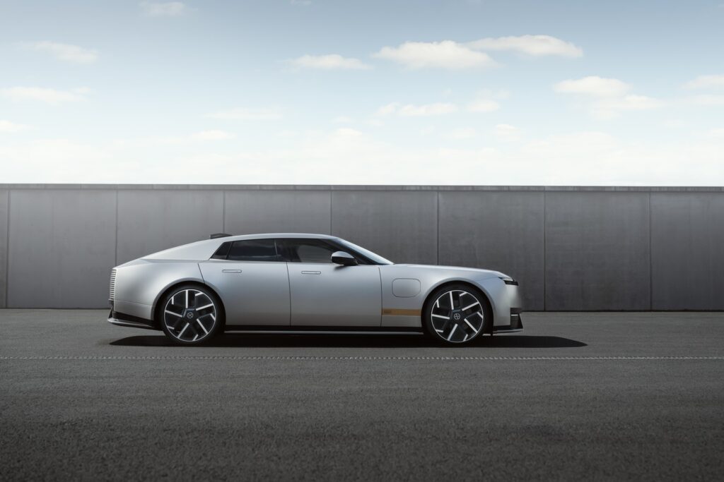 Jaguar Type 01 electric GT, photo 6