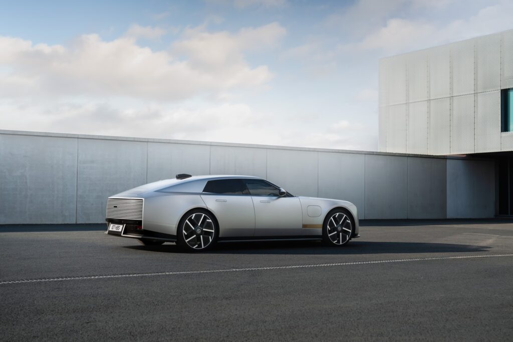 Jaguar Type 01 electric GT, photo 7