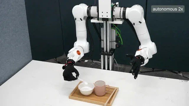 Natura-1 serving a drink on a tray (Nature Will)