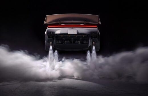 Tesla-ს ელექტროსპორტქარი Roadster ჰაერში ხტება და თითქმის 100 კმ/სთ-ს 0.81 წამში ავითარებს