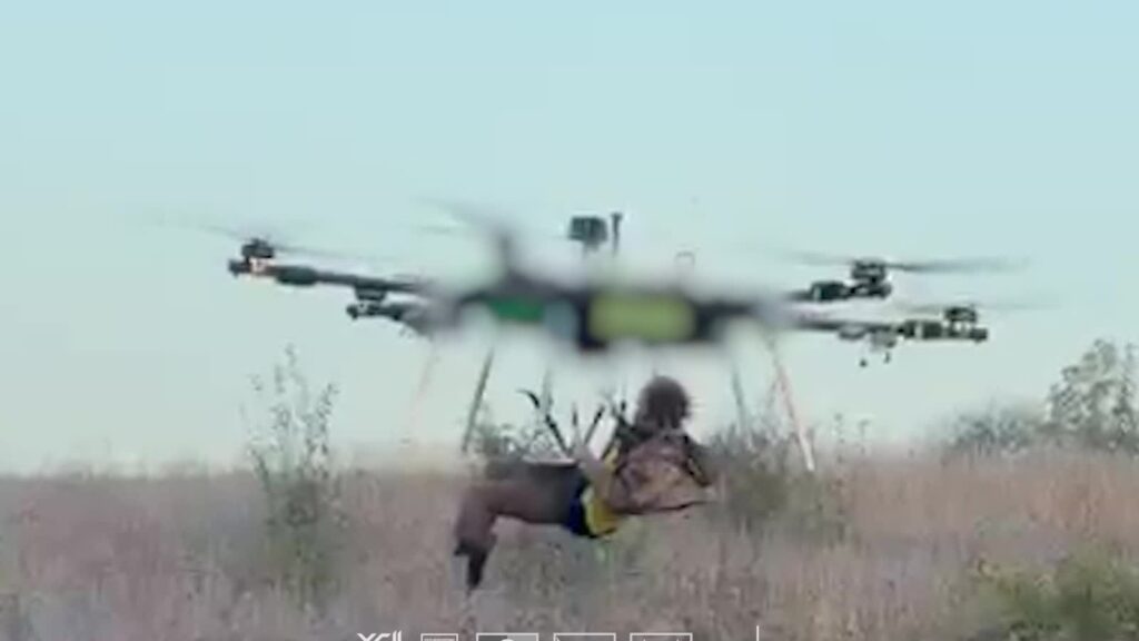 The drone with the wounded soldier in flight, guided remotely by his fellow soldiers (Gurzuf Defence / Ukrainian brigades, video still)